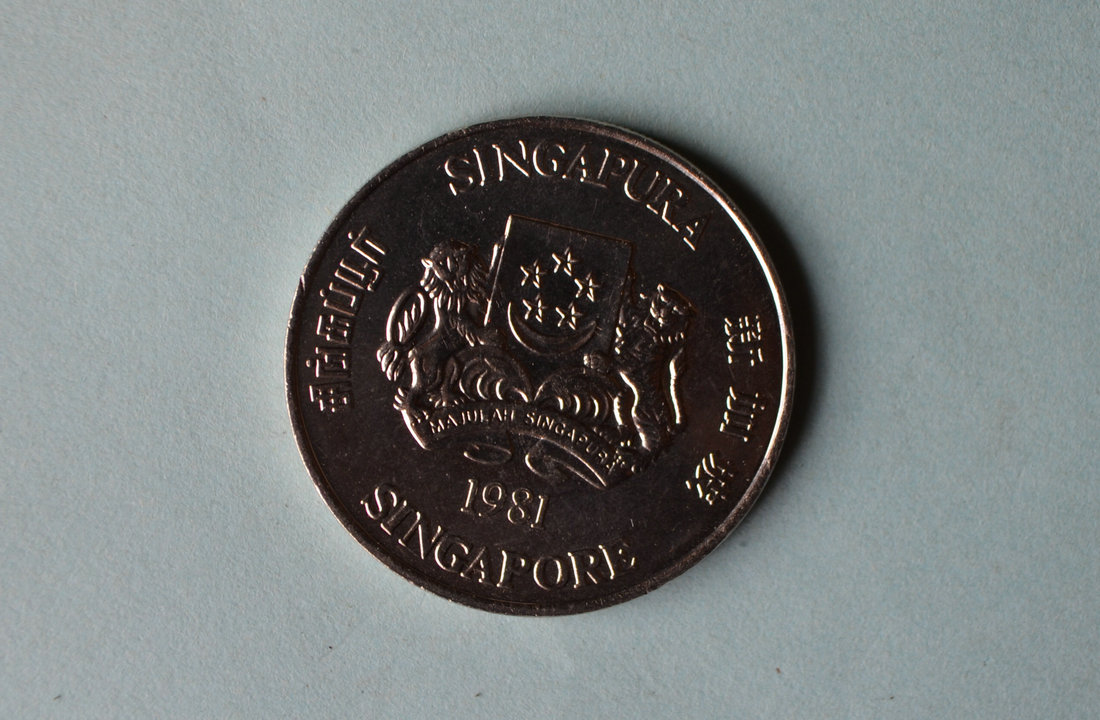 新加坡1981年10元首轮第一枚生肖鸡(大图展示)