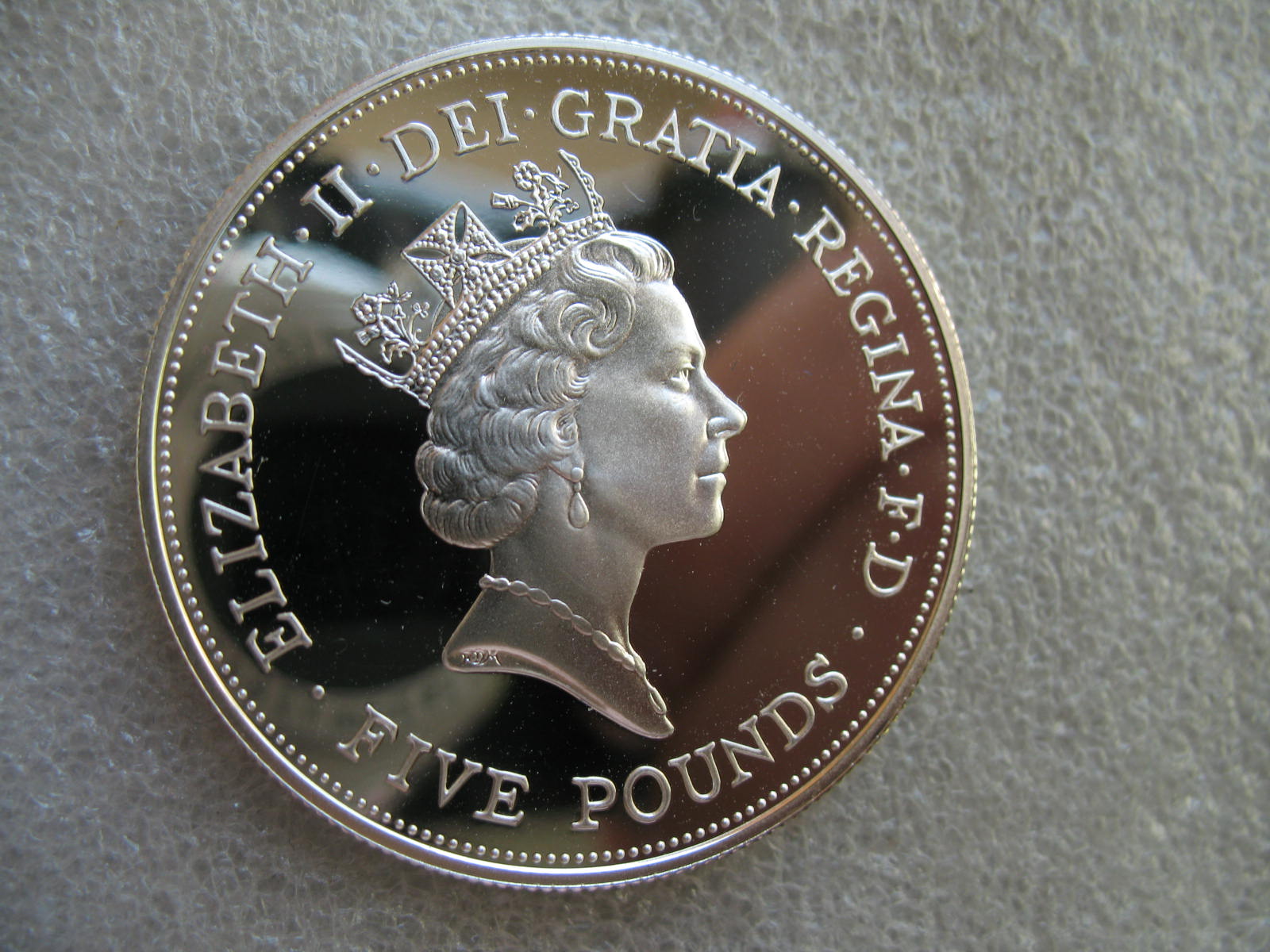 1990年英国5英镑精制皇母90岁纪念大银币(大图展示)