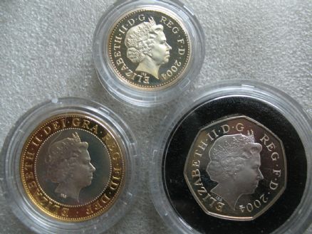 2004年英国50便士\/1英镑\/2英镑精制纪念加厚银