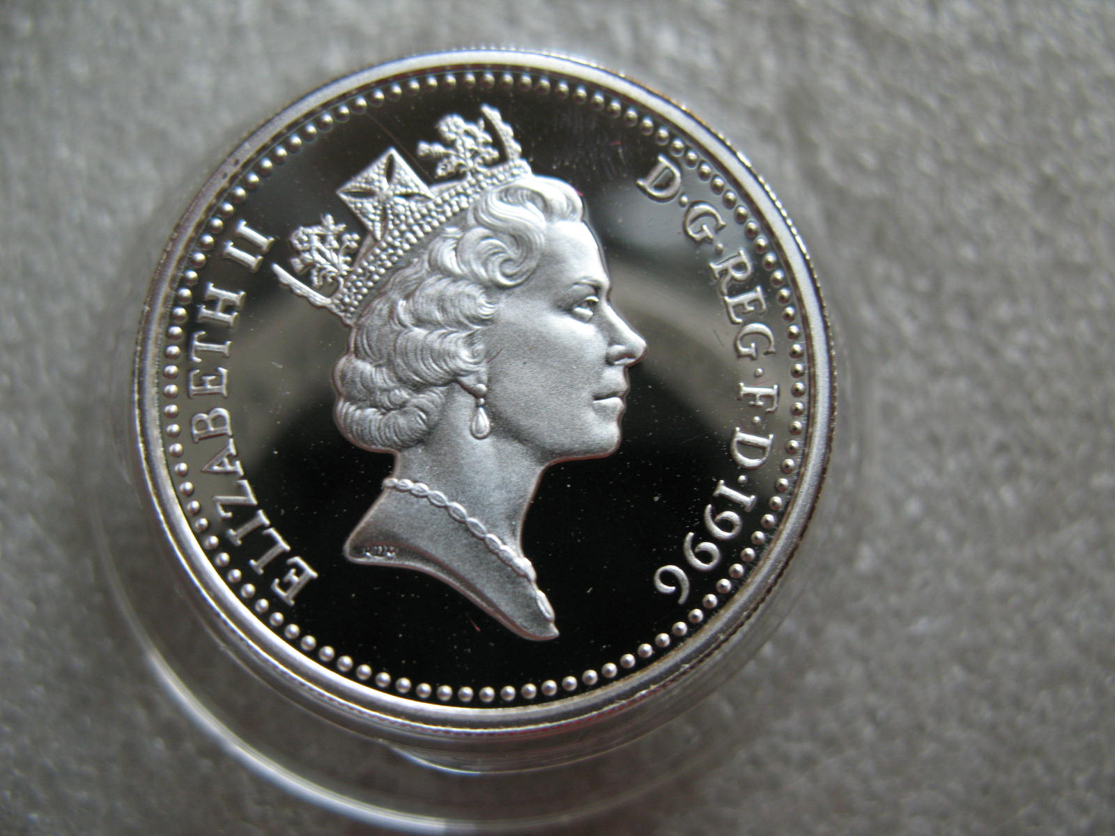 1996年英国1英镑加厚精制纪念银币皇家币厂包装(大图展示)