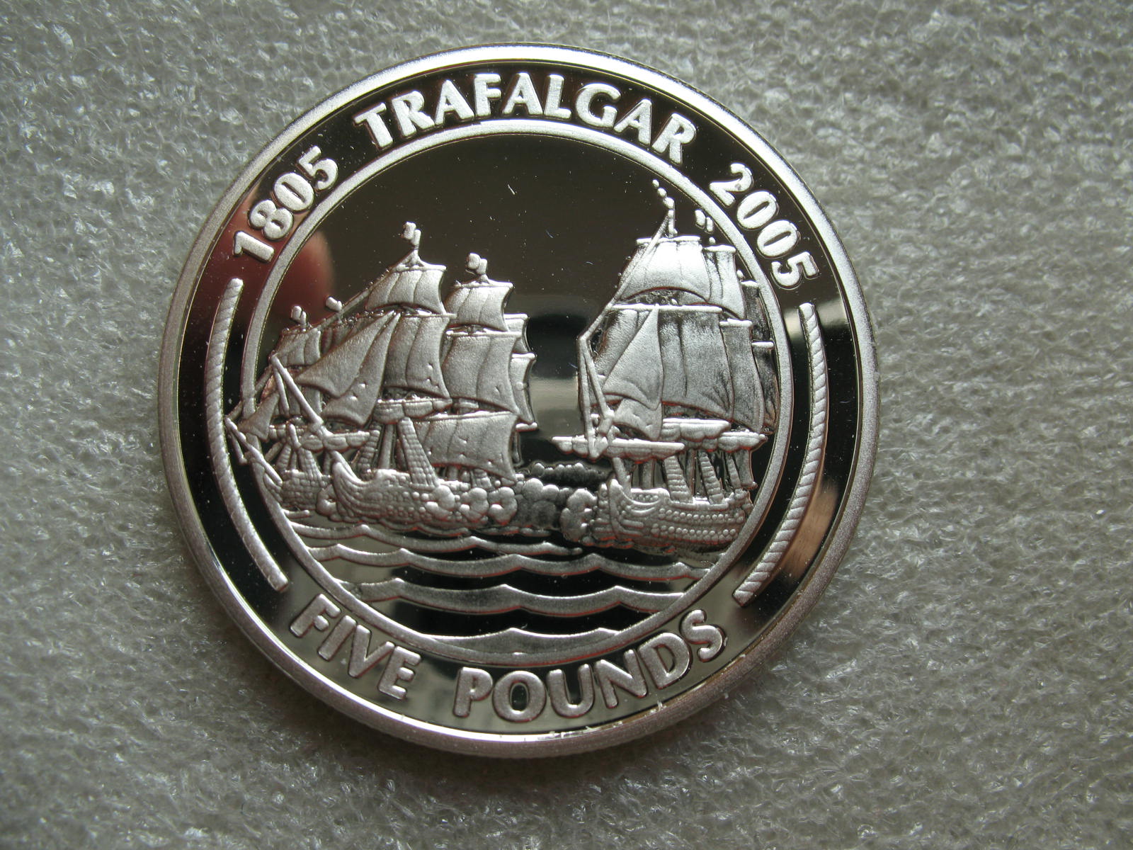 2005年直布罗陀5英镑精制纪念大银币-特拉法海战200周年i(大图展示)